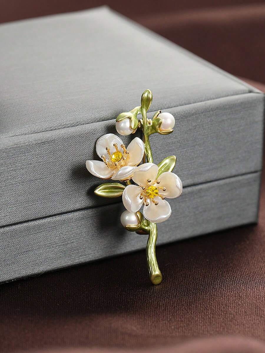 1pc Peach Blossom Brooch, Elegant Exquisite Creative High-End Brooch, Versatile Accessory For Women's Clothing - White - View 1