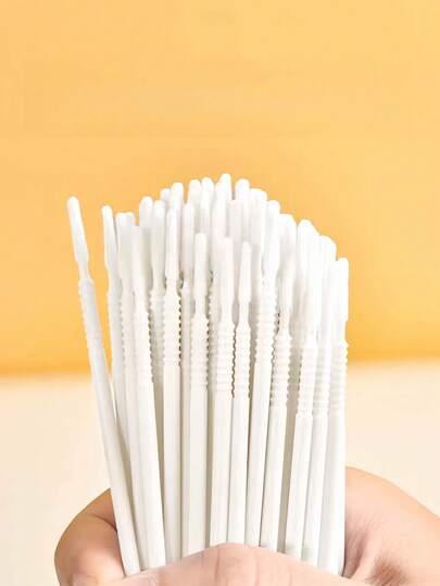 20 piezas de hisopos de limpieza desechables con rosca larga, palitos de algodón especializados para la eliminación de extensiones de pestañas, herramienta de maquillaje universal para extensiones de pestañas y microblading. La textura elevada con rosca absorbe los residuos de pegamento y la suciedad, el diseño largo llega profundamente a las grietas de los ojos y las esquinas de las cejas, envueltos individualmente para limpieza e higiene, consumible esencial para salones de pestañas y cuidado de cejas y pestañas en el hogar.