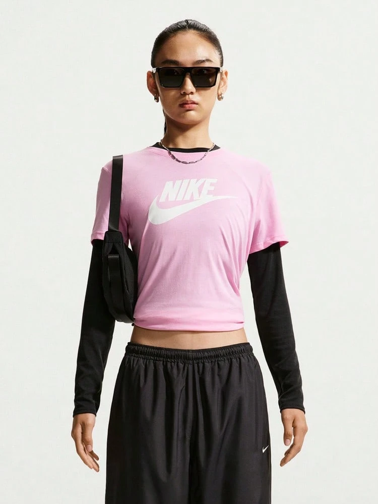 Nike 女款 AS W NSW CLUB SS TEE ICN FTRA 短袖 T-shirt 針織無領短版 TDX7907-621 - 淺粉色 - 查看 1