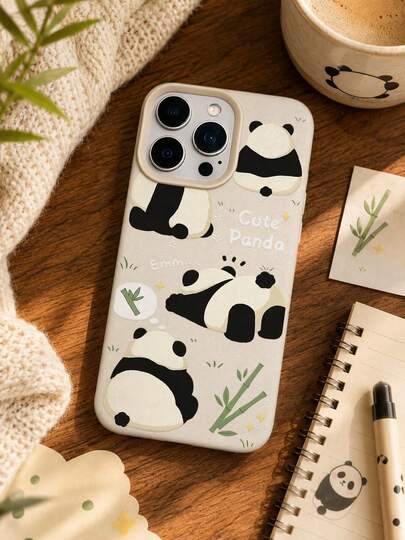 Capa de Telefone com Ilustração Fofa de Panda & Bambu, Bottom Branco Creme com Múltiplos Pandas Pretos e Brancos Adoráveis e Padrão de Folhas de Bambu Verde Esmeralda, Decorada com Estrelas e Grama, Estilo Fresco e Curativo, Cheio de Charme Infantil. Compatível com iPhone 17/16/15/14/13 Pro Max e Mais Modelos, Feita de Material de Silicone Macio TPU, Design de Cobertura Total Anti-Queda, Bordas Reforçadas para Absorção de Choque