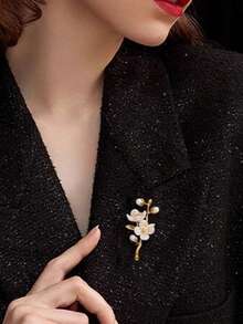 1pc Peach Blossom Brooch, Elegant Exquisite Creative High-End Brooch, Versatile Accessory For Women's Clothing - White - View 8