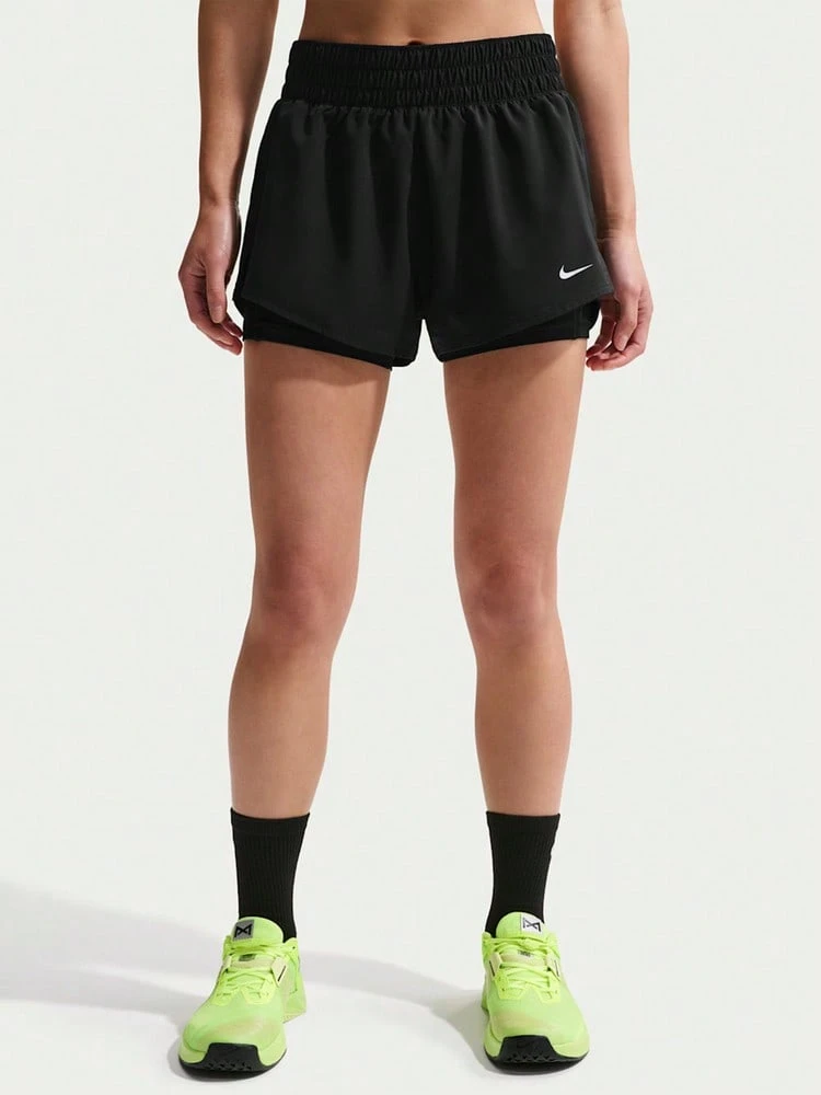Nike Dri-FIT One 女款快乾中腰內層緊身 2 合 1 運動短褲 DX6013-013 - 黑色 - 查看 1