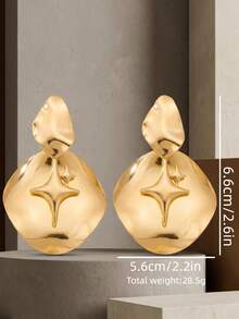 1 Pair Minimalist Exquisite Gold Star Dangle Earrings, Natural 3D Bohemian Style, Suitable For Women's Daily Wear, Parties, Banquets, Romantic Dates, Valentine's Day, Holidays, Beach, Matching Outfits, Also Can Be Given As Gifts To Family, Lovers, And Friends - Yellow Gold - View 5