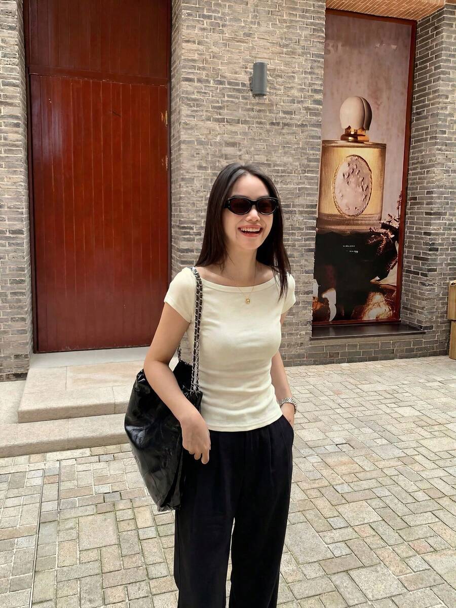 女款夏季短袖 T 恤,船領設計,修身版型,優雅米色針織上衣,休閒風格 - 杏色 - 查看 1