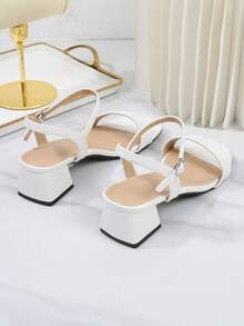 Sandal Wanita Hak Tebal dengan Bagian Belakang Terbuka, Sepatu Hak Sedang Modis Ukuran Plus dengan Ujung Terbuka dan Tali Belakang - Putih - View 5