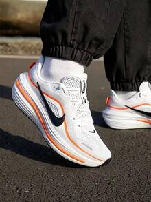 Nike Winflo 12 Zapatillas de running y deporte casuales transpirables, cómodas y con retorno de energía para hombre - Blanco, negro y naranja - Ver 1