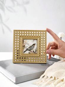 1PC European Woven Hollow Mesh Style Photo Frame, Square Design, French Style, Gilded Frame, Resin Material, Suitable For Vanity Decor, Study Desk Ornament, Living Room Coffee Table Soft Decoration, Entryway And Makeup Table Decoration, Dried Flower Decoration, Still Life Photography, Gilded Artistic Desk Decor - A2244 - View 9