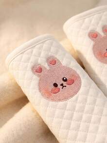 Almofadas de Ombro para Bebê, Novas Almofadas de Ombro para Bebê com Bordado de Coelho Fofo, Almofadas de Ombro Amigáveis à Pele Anti-Atrito Anti-Fricção, Protetor de Assento de Carro para Recém-Nascido, Adequado para Carrinhos de Bebê & Assentos de Carro, Bebê Unissex, Almofadas de Ombro para Crianças 2 Peças/Conjunto, Macio & Respirável, Estilo Universal, Essencial para Viagens ao Ar Livre, Presente para Bebê, Produtos para Bebê, Carrinho de Bebê & Acessórios - Coelho Cremoso - Visão 6
