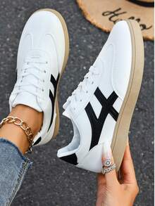 2025 Autumn Women's Comfortable Round Toe Faux Leather Patchwork Contrast Color Lace-Up Sneakers, Suitable For Spring And Autumn - Black and White - View 2