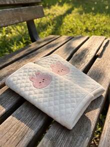 Almofadas de Ombro para Bebê, Novas Almofadas de Ombro para Bebê com Bordado de Coelho Fofo, Almofadas de Ombro Amigáveis à Pele Anti-Atrito Anti-Fricção, Protetor de Assento de Carro para Recém-Nascido, Adequado para Carrinhos de Bebê & Assentos de Carro, Bebê Unissex, Almofadas de Ombro para Crianças 2 Peças/Conjunto, Macio & Respirável, Estilo Universal, Essencial para Viagens ao Ar Livre, Presente para Bebê, Produtos para Bebê, Carrinho de Bebê & Acessórios - Coelho Cremoso - Visão 9