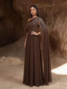 YISIKADO Vestido de noche largo con falda completa de gasa drapeada de un hombro, manga capa con strass brillante, vestido formal fluido hasta el suelo para boda de otoño - Marrón - Ver 6