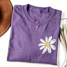 [100% Pre-Washed Cotton] Daisy T-Shirt, Retro Floral Shirt,  Casual Tee, Women's Letter Print Short Sleeve Tee-Vintage Street Style Unisex Loose Cot - Purple - View 1