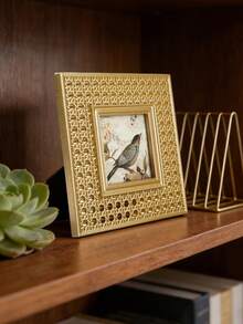 1PC European Woven Hollow Mesh Style Photo Frame, Square Design, French Style, Gilded Frame, Resin Material, Suitable For Vanity Decor, Study Desk Ornament, Living Room Coffee Table Soft Decoration, Entryway And Makeup Table Decoration, Dried Flower Decoration, Still Life Photography, Gilded Artistic Desk Decor - A2244 - View 10