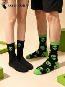 4 Pasang Kaos Kaki Gothic Hitam & Hijau dengan Warna Kontras Alien, Kaos Kaki Kasual Olahraga Pasangan, Kaos Kaki Setengah Betis yang Dapat Dipersonalisasi - MultiWarna - View 1