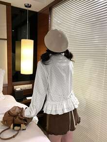 Blus Wanita Kerah Peter Pan Berkerut Motif Polkadot, Desain Musim Gugur, Atasan Lengan Panjang yang Memperindah Bentuk Pinggang, Warna Putih - Putih - View 3