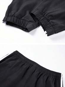Celana Jogger Pria Ukuran Plus Manfinity dengan Garis Putih Kontras Dua Warna di Sisi, Pinggang Elastis dengan Tali Serut dan Ujung Bawah Berlipat, Potongan Longgar, Cocok untuk Olahraga dan Kasual. - Hitam - View 7