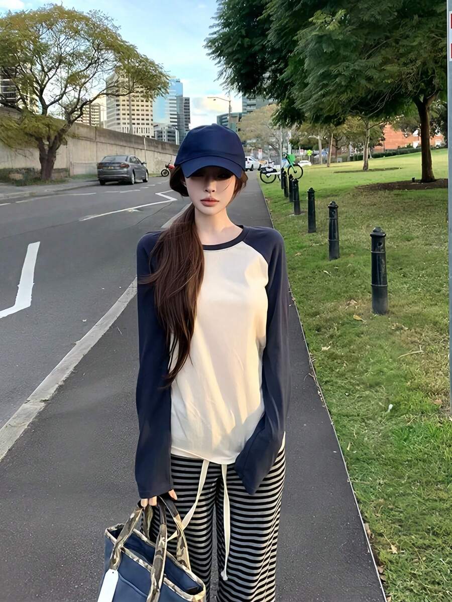 女款撞色插肩袖T恤,秋季寬鬆休閒內搭上衣,慵懶圓領長袖上衣 - 藍色 - 查看 1
