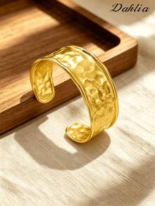 1件時尚極簡不鏽鋼金色寬手鍊，適合女性，度假與夏季禮物，完美適用於派對、約會與辦公穿搭 - 金色 - 查看 5