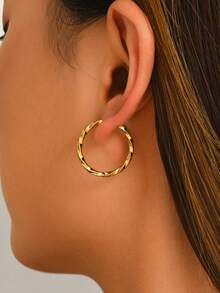1 Pair Minimalist Ins Style Twisted Plain Gold Hoop Earrings, Simple Twisted Flower Polished Large Hoop Ear Cuffs For Daily Commute And Date Wear - Yellow Gold - View 3
