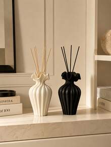 1pc Ruffle Aromatherapy Diffuser Bottle, Modern Minimalist Black/White Optional Aromatherapy Vase, Nordic Style Home Decor Desktop Ornament - Spiral - View 1
