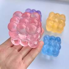 1個漸層方塊麥芽糖慢回彈壓力球,水性軟膠材質,透明漸層外觀,獨特黏手柔軟觸感,可按壓揉捏舒壓放鬆身心,耐用不易變形,成人專屬紓壓玩具,適合放在桌面玩耍緩解日常壓力,簡約優雅設計兼具桌面裝飾效果,氛圍柔和療癒,適合作為節日送給親友的紓壓禮物,平價療癒紓壓小物,適合送禮與自用 - 彩色 - 查看 4