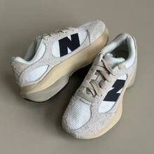 New Balance New-Balance Wrpd Runner 中性低筒城市通勤跑步運動鞋,舒適耐磨皮革與織物鞋面,搭載 Fuelcell 緩震中底科技,灰白色 - 彩色 - 查看 5