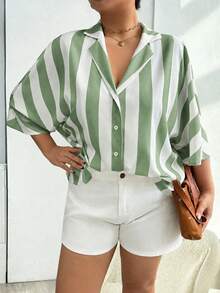 Top Casual Solta de Moda Versátil Minimalista com Listras Verde Claro para Mulheres Plus Size Primavera/Verão, Top Casual Feminino, Roupa de Férias - Verde - Visão 8