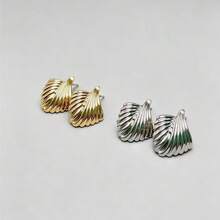 Brincos de Botão Vintage em Tom Dourado & Prateado com Leque de Concha para Mulheres, Brincos de Concha Texturizada com Nervuras, Joias de Moda Minimalista - Multicolorido - Visão 3