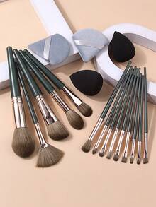 18PCS Professional Makeup Brush Set With Makeup Sponge And Triangle Powder Puff, Includes Powder Brush, Blush Brush, Contour Brush, Foundation Brush, Eyeshadow Brush, Eyebrow Brush, Concealer Brush, Complete Makeup Tool Set, Portable Travel Makeup Kit - Green - View 4