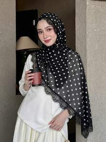 حافة دانتيل - منقط أسود