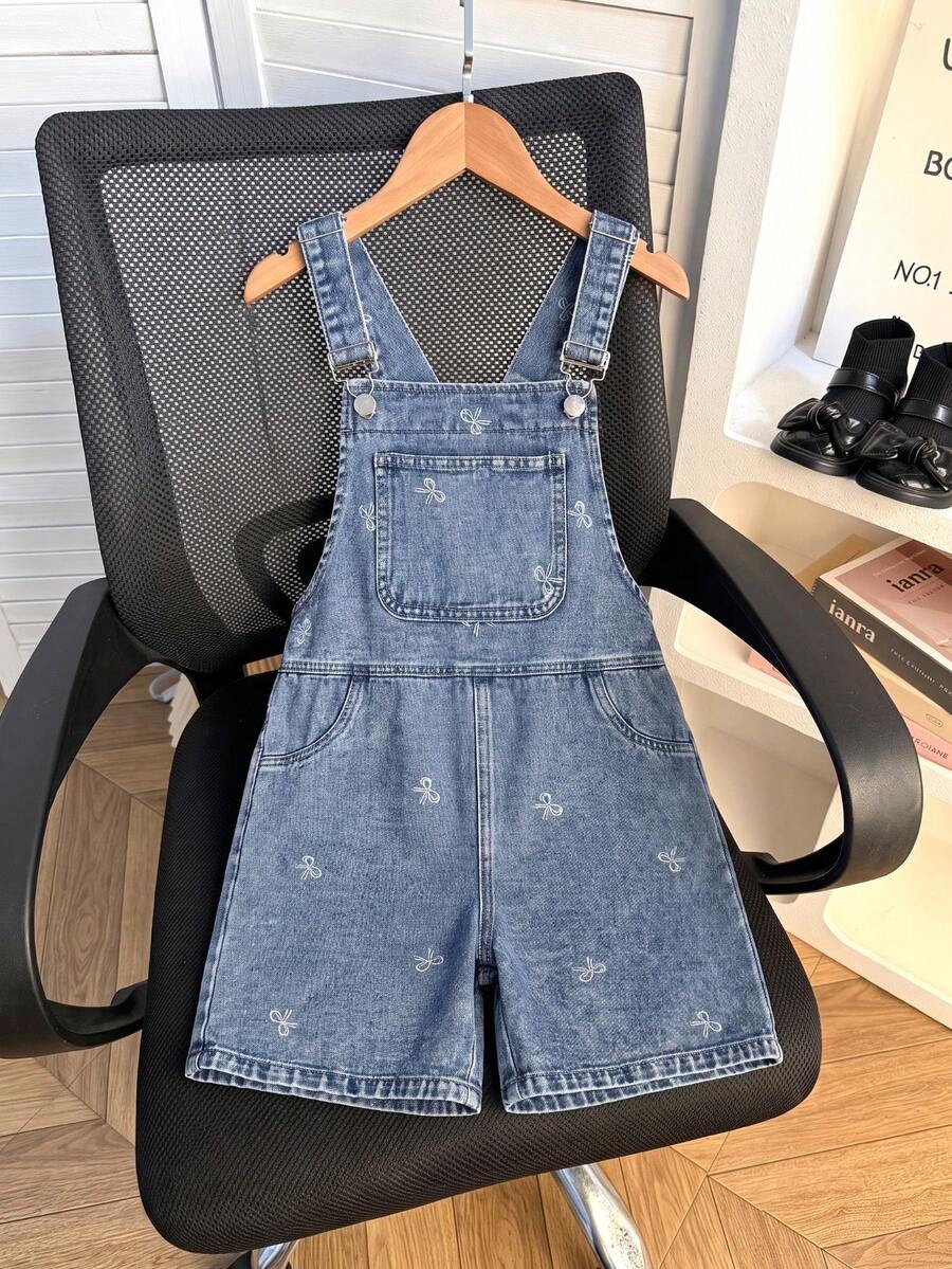 女童牛仔連身褲,休閒度假時尚街頭風,牛仔感蝴蝶結印花,寬鬆版型,百搭連身短褲 - 中等水洗藍 - 查看 1