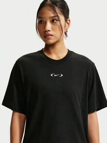 Nike 女款 AS W NSW NK CLSC BXY TEE SPD 短袖針織無領T恤 TIM6412-010 - 黑色 - 查看 3