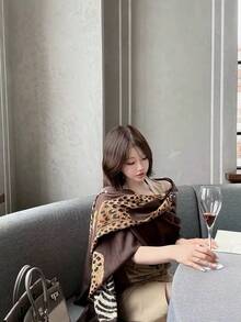 1pc 3-Color Women's Retro Leopard Print Shawl, Luxury Maillard Style Long Shawl Scarf Suitable For Women And Girls Daily Commute, Travel, Vacation, Beach Photography, Party, Gathering, Bag Scarf, Silk Scarf, Bow Tie, Hair Scarf, Neck Scarf, Suitable For Spring, Summer, Winter And Autumn - Multiple Styles Of Leopard Print - View 6