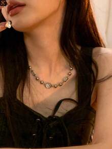 Niche Design High-End Women's Necklace, Collarbone Chain, Banquet Gift - Silver - View 1