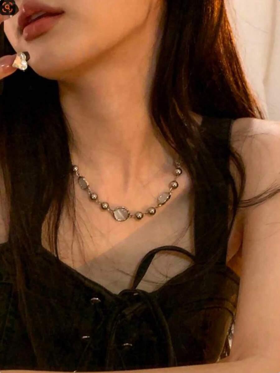 Niche Design High-End Women's Necklace, Collarbone Chain, Banquet Gift - Silver - View 1