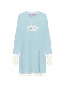 CHUU Kaos Lengan Panjang Berlapis 2-in-1 Wanita, Atasan Panjang Sedang dengan Motif Huruf Musim Gugur dan Belahan di Bagian Bawah - Baby Blue - View 7
