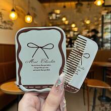مرآة مكياج محمولة قابلة للطي، مرآة ومشط مدمجان في مرآة يدوية، مرآة لمسات صغيرة 2 في 1 بغطاء قابل للقلب، مشط محمول لطيف - متعدد الألوان - مشاهدة 18