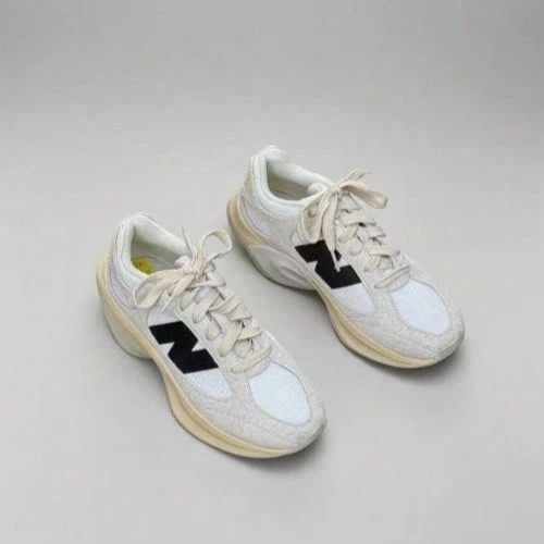 New Balance New-Balance Wrpd Runner 中性低筒城市通勤跑步運動鞋，舒適耐磨皮革與織物鞋面，搭載 Fuelcell 緩震中底科技，灰白色