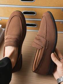 GAISIMA Sepatu Loafer Pria Bahan Suede Warna Polos, Sepatu Slip-On Datar Minimalis, Sepatu Kasual untuk Aktivitas Luar Ruangan di Musim Semi dan Gugur - Coklat - View 6