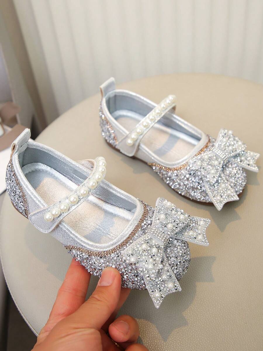 Zapatos para niñas pequeñas con pedrería, diseño de lazo & perla, zapatos casuales versátiles para uso diario y escuela para niños - Plateado - Ver 1