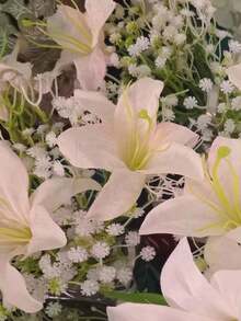 25/20/10 支仿真百合花和满天星花束 - 塑料仿真花，适用于婚礼、家居、办公室中心装饰、桌面摆设 - 免维护，逼真美观 - 彩色 - 查看 3