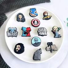 Warner Bros Bộ 12 món charm gắn giày Rights Game, trang trí giày bằng PVC, phụ kiện charm cho giày, quà tặng cho sinh nhật, Giáng sinh, Halloween và quà tặng tiệc - Nhiều màu - Xem 4