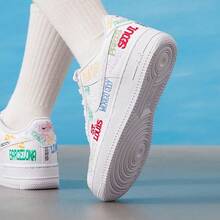 Nike Air Force 1 LV8 3 World Tour 舒適貼合GS低筒板鞋 - 白色 - 查看 3