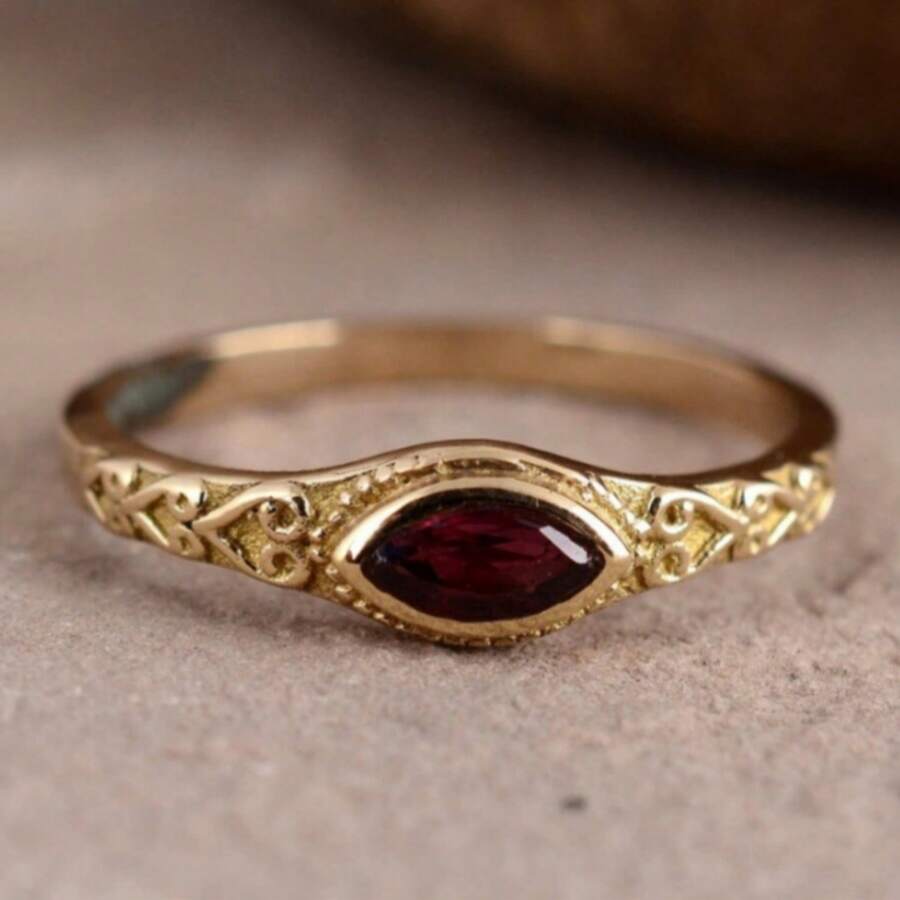 Cincin Wanita Minimalis Vintage Unik dengan Hiasan Batu Zirkonia Kubik, Cocok untuk Pemakaian Sehari-hari, Pernikahan, Liburan, dan Pesta. Hadiah Sempurna untuknya. - Emas - View 1