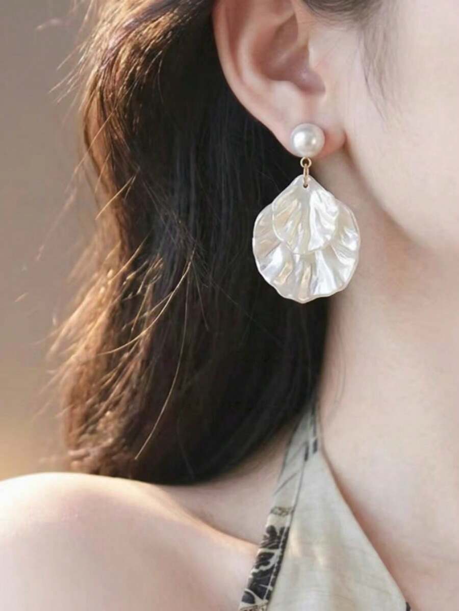 1對極簡花瓣吊墜耳環，仙女風白色優雅女士耳飾，耳垂佩戴