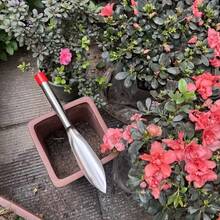 1件不鏽鋼迷你鏟 | 加厚一體成型鋼材,防鏽耐用。非常適合挖掘野蔬菜、鬆土、除草和種植。防滑木柄,易於攜帶,適用於園藝和戶外工作。 - 款B - 查看 8