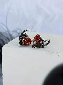 1 Pair Vintage Gothic Punk Skeleton Hand Rhinestone Heart Stud Earrings, Fashionable And Versatile For Women Valentines - Black - View 2
