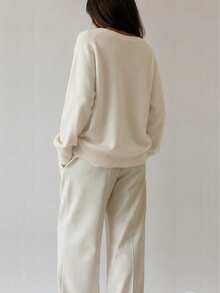 Sweater Pullover Leher V, Lembut dan Nyaman, Cocok untuk Pakaian Kantor dan Pelajar - Krem - View 2