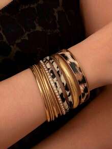 Set de 10 piezas de brazaletes de metal con textura y estampado de leopardo, set de brazaletes personalizados creativos minimalistas de metal y tela de felpa con estampado de leopardo, adecuados para uso diario, vacaciones y fiestas - Dorado - Ver 1