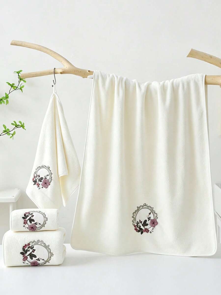 1pc Thin Polyester Fiber White Bath Towel/Kitchen Hand Towel, Floral Pattern, Suitable For Adults Year-Round, Quick-Drying, Applicable For Bathroom, Hotel, Travel, Holiday Gift, Beauty Salon, Home Decor